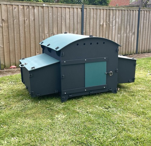 Large plastic chicken coop - large,