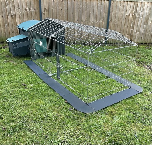 Plastic chicken coop and run - plastic,